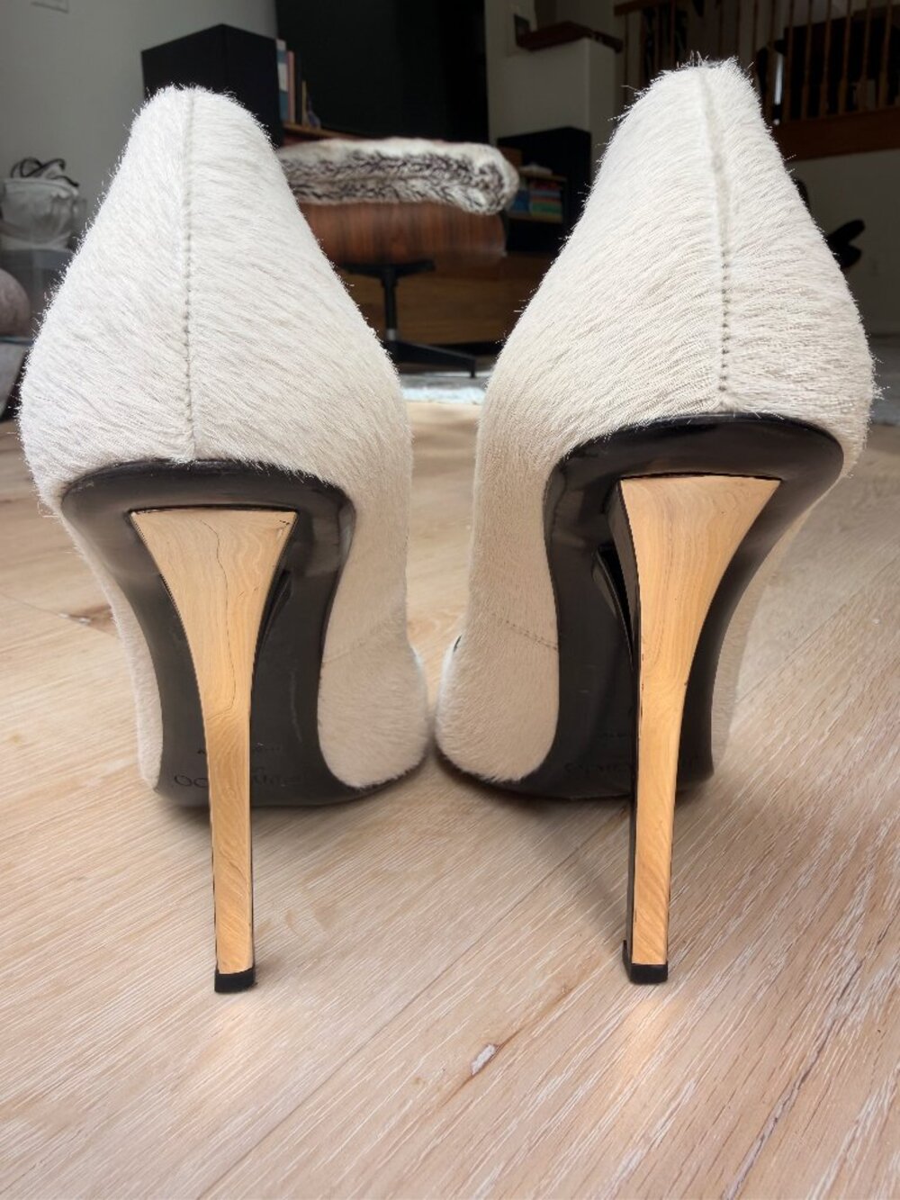 Jimmy Choo Ivory Calf Hair Pointed Stiletto Pumps 120mm Gold Heel Size 39 - Picture 3 of 10